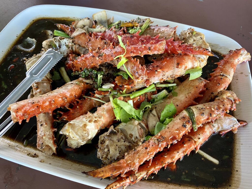 stri-fried king crab with black pepper ปูอลาสก้าผัดพริกไทยดำ
